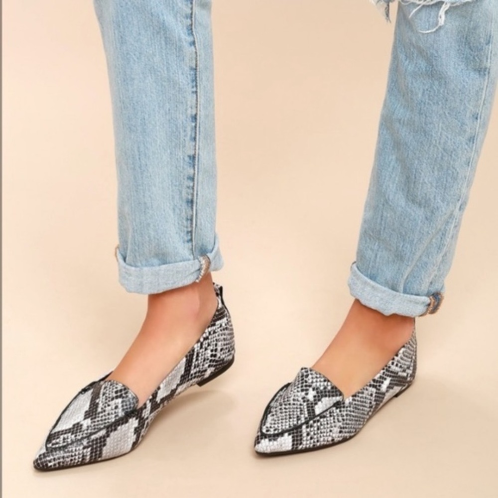 Like new Lulu’s snakeskin flats size 7.5